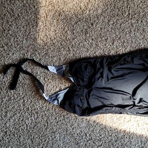 Liz Lange maternity swim top